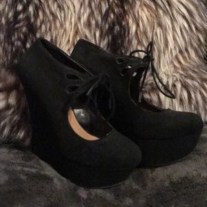 Black tie wedges